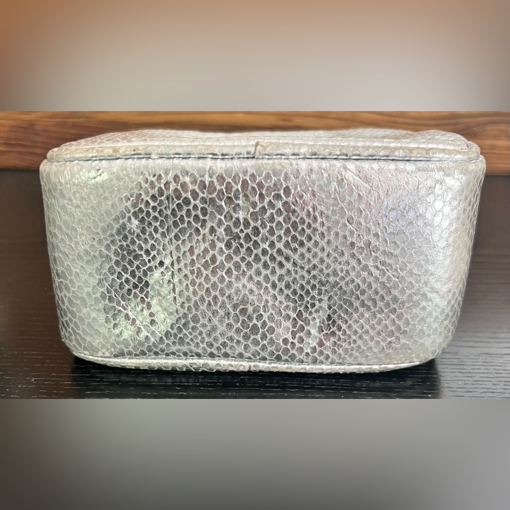 RARE!  TORY BURCH REVA Silver Embossed Leather Makeup Bag - Picture 6 of 7